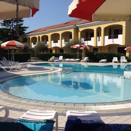 Shared Pool And Olive Orchard Garden * بيبيوني