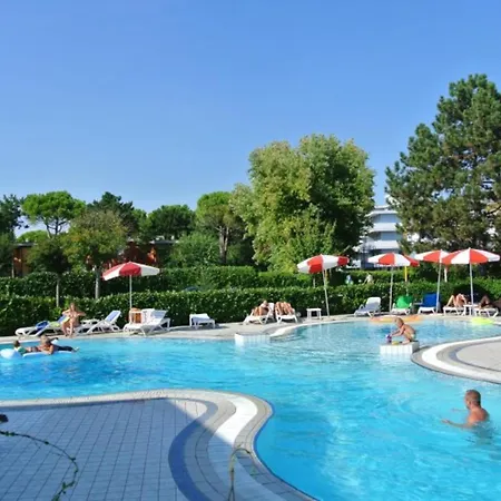 Shared Pool And Olive Orchard Garden شقة *